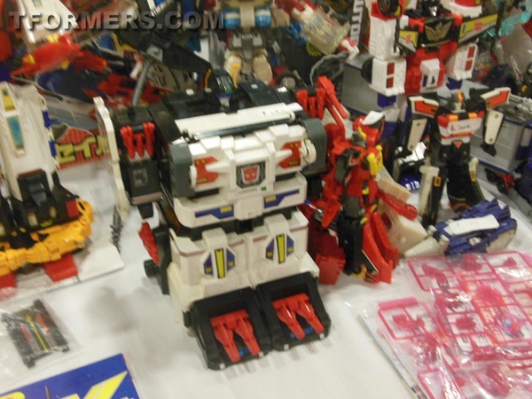 BotCon 2013   The Transformers Convention Dealer Room Image Gallery   OVER 500 Images  (159 of 582)